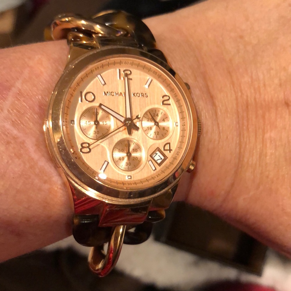 🔥😘Michael Kors Womans bracelet watch.🔥🔥
